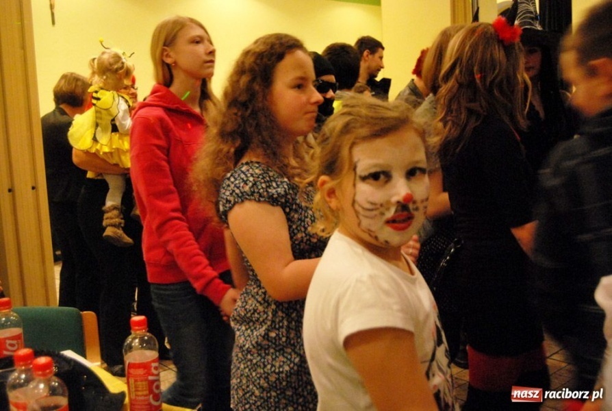 Zdjęcie w galerii na portalu naszraciborz.pl: Do dzieci w Łubowicach przyszły bery wiadomości z regionu