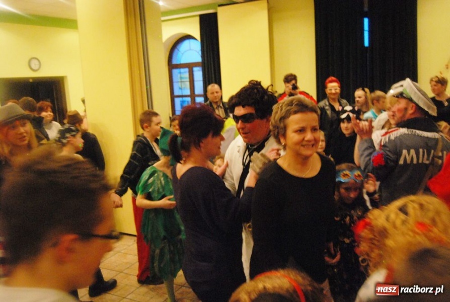 Zdjęcie w galerii na portalu naszraciborz.pl: Do dzieci w Łubowicach przyszły bery wiadomości z regionu