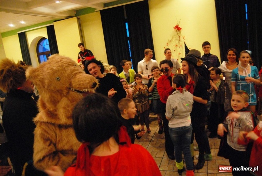 Zdjęcie w galerii na portalu naszraciborz.pl: Do dzieci w Łubowicach przyszły bery wiadomości z regionu