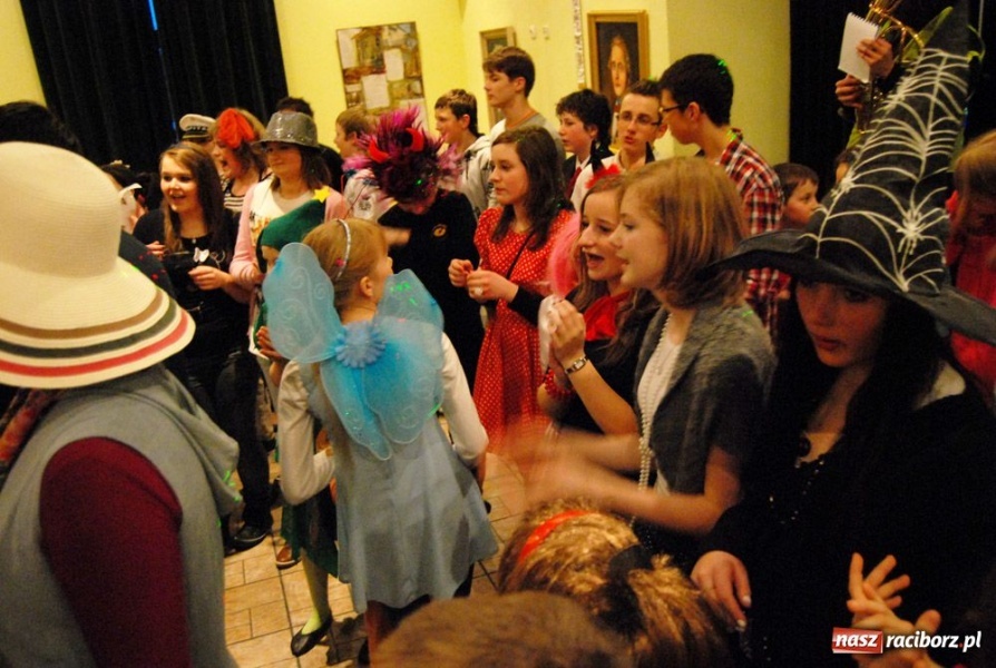 Zdjęcie w galerii na portalu naszraciborz.pl: Do dzieci w Łubowicach przyszły bery wiadomości z regionu