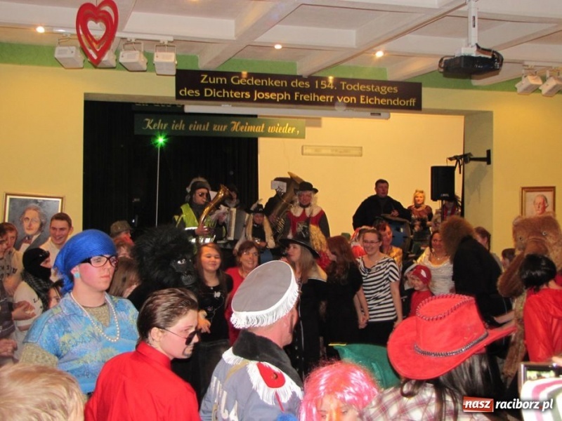 Zdjęcie w galerii na portalu naszraciborz.pl: Do dzieci w Łubowicach przyszły bery wiadomości z regionu