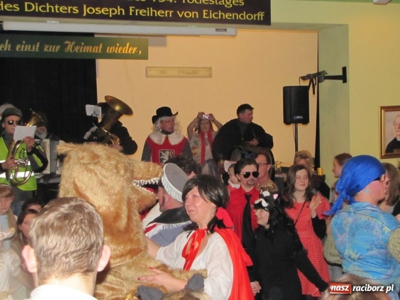 Zdjęcie w galerii na portalu naszraciborz.pl: Do dzieci w Łubowicach przyszły bery wiadomości z regionu