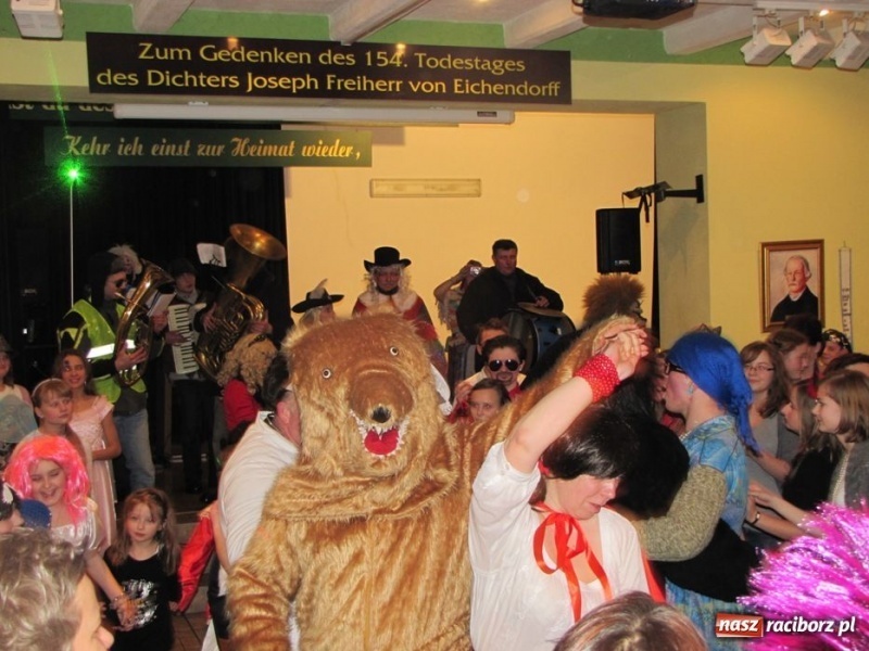 Zdjęcie w galerii na portalu naszraciborz.pl: Do dzieci w Łubowicach przyszły bery wiadomości z regionu