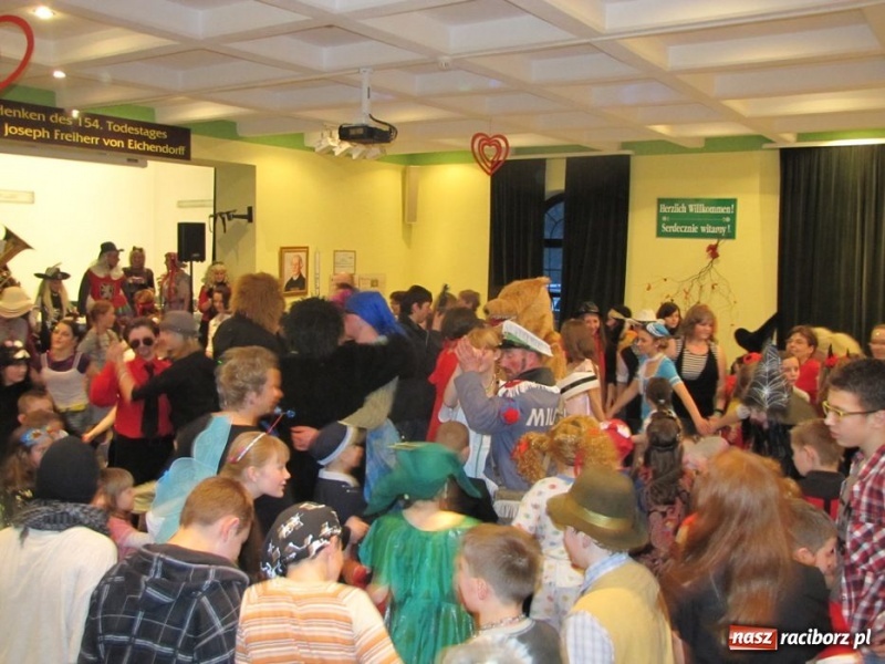 Zdjęcie w galerii na portalu naszraciborz.pl: Do dzieci w Łubowicach przyszły bery wiadomości z regionu