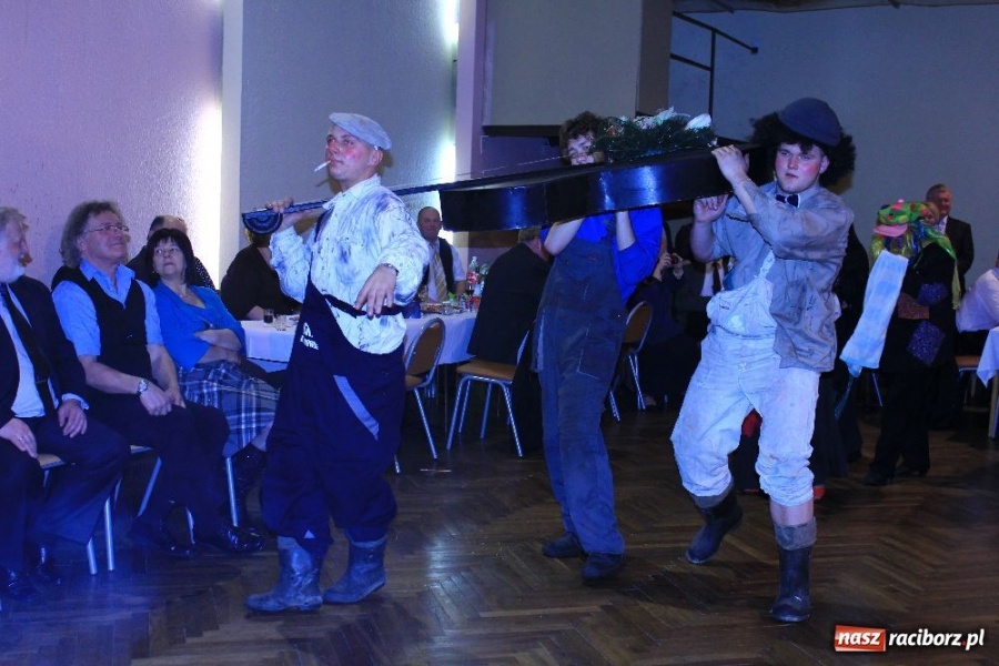 Zdjęcie w galerii na portalu naszraciborz.pl: Koniec zabawy. Bas pogrzebany wiadomości z regionu