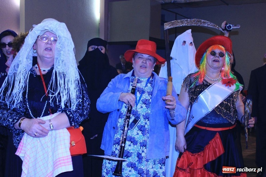 Zdjęcie w galerii na portalu naszraciborz.pl: Koniec zabawy. Bas pogrzebany wiadomości z regionu