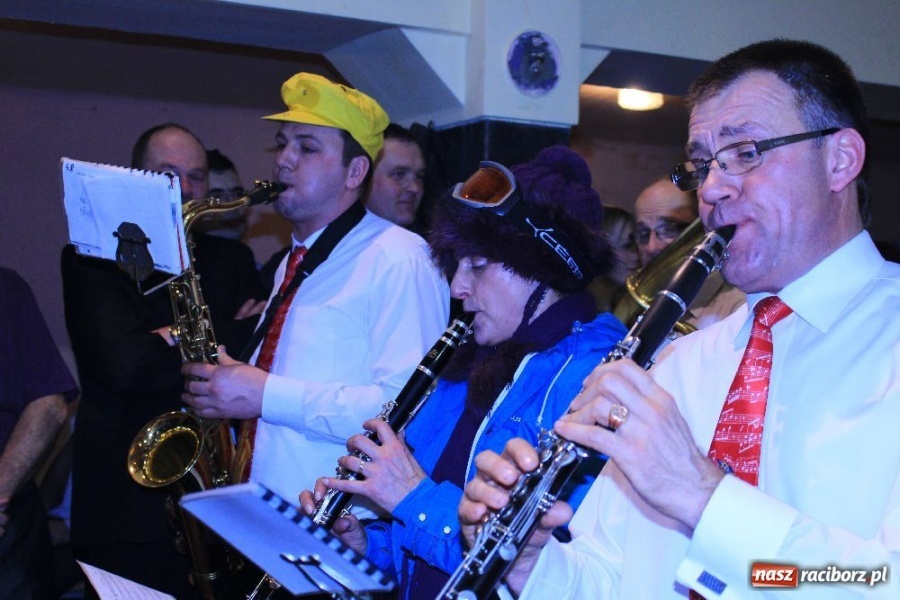 Zdjęcie w galerii na portalu naszraciborz.pl: Koniec zabawy. Bas pogrzebany wiadomości z regionu