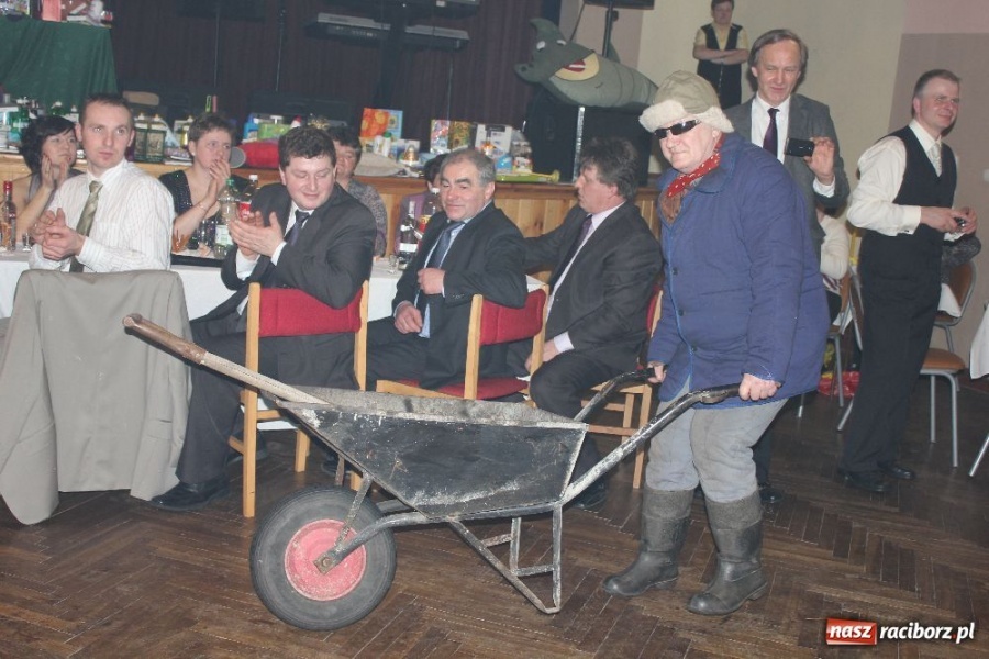 Zdjęcie w galerii na portalu naszraciborz.pl: Koniec zabawy. Bas pogrzebany wiadomości z regionu