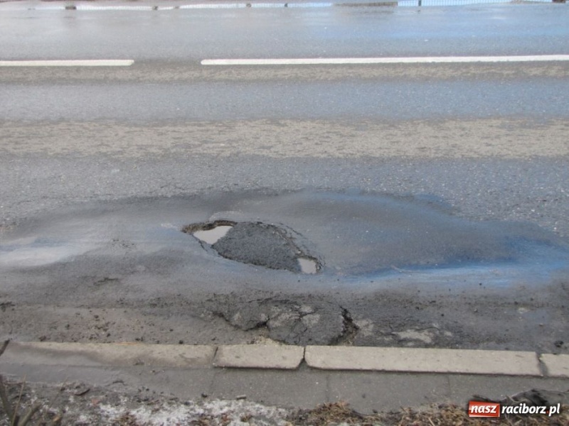 Zdjęcie w galerii na portalu naszraciborz.pl: Armii Krajowej i Rudzka się sypią wiadomości z regionu