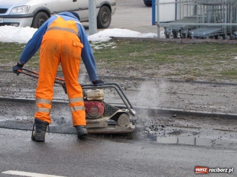 Zdjęcie w galerii na portalu naszraciborz.pl: Armii Krajowej i Rudzka się sypią wiadomości z regionu