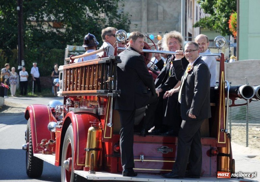 Zdjęcie w galerii na portalu naszraciborz.pl: Strażacki oldtimer dumą Pietrowic wiadomości z regionu