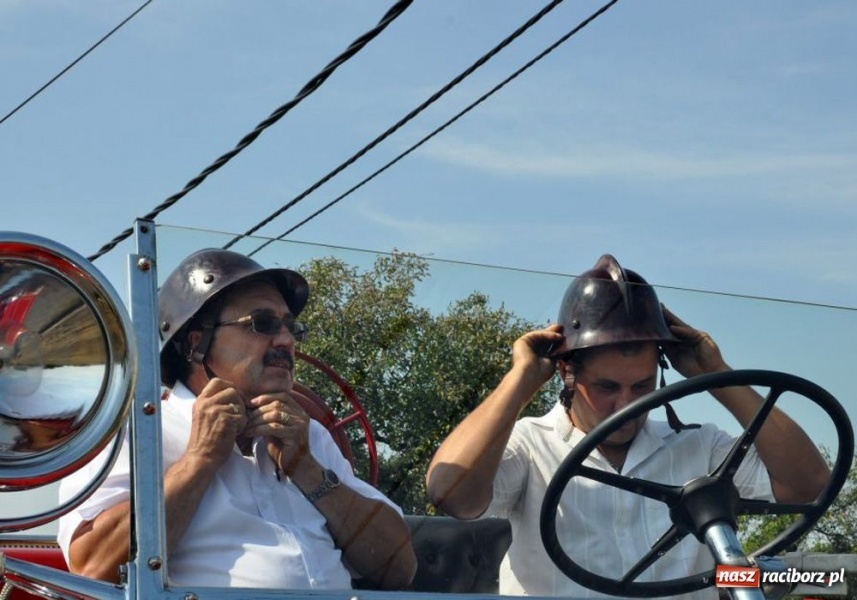 Zdjęcie w galerii na portalu naszraciborz.pl: Strażacki oldtimer dumą Pietrowic wiadomości z regionu