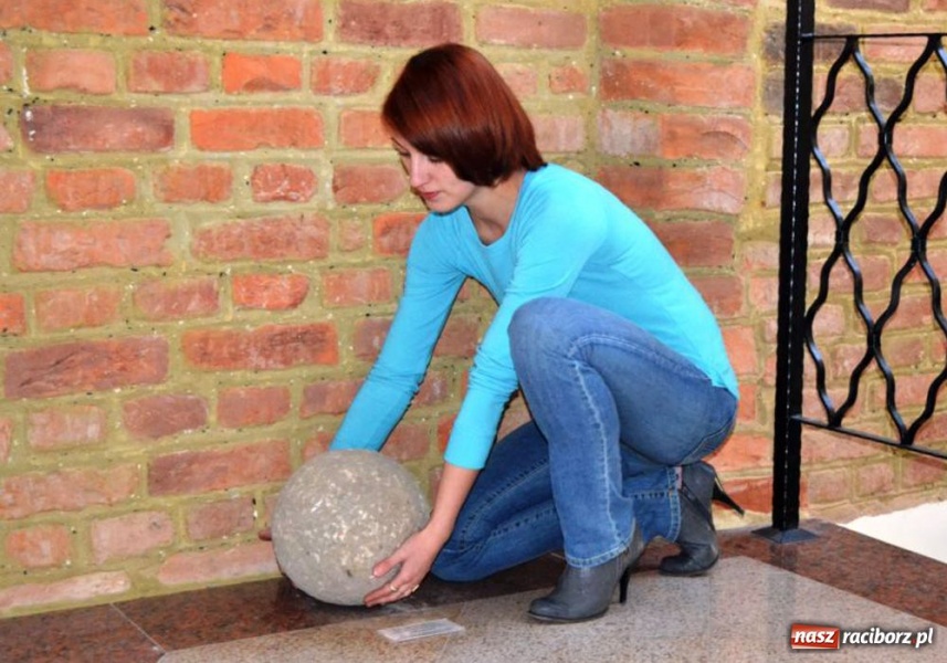 Zdjęcie w galerii na portalu naszraciborz.pl: Kule do bombardy na zamku wiadomości z regionu