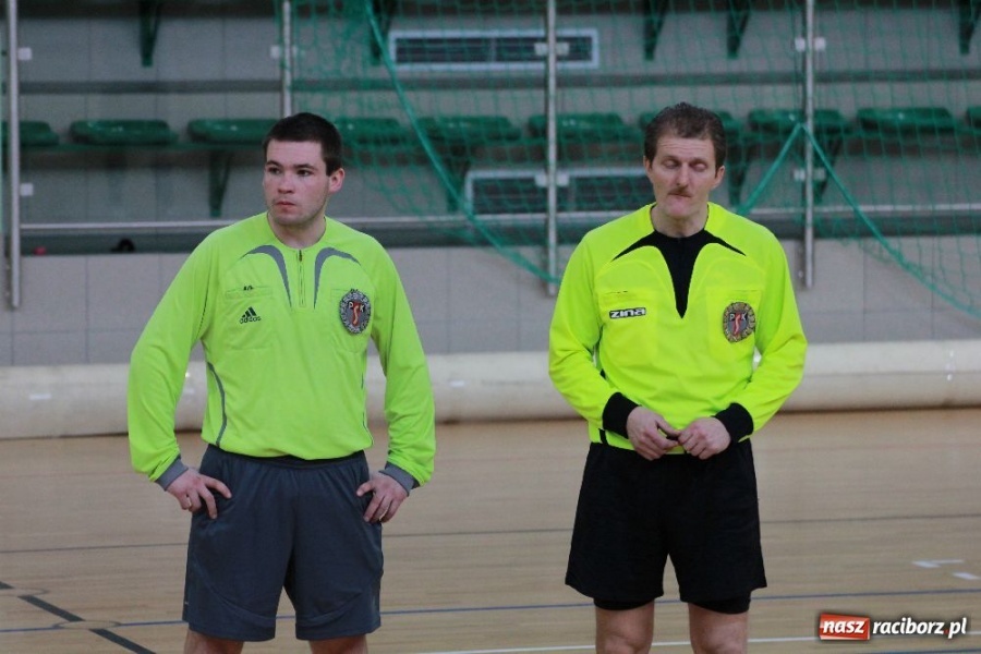 Zdjęcie w galerii na portalu naszraciborz.pl: Puchar komendanta w rękach PAKON-u wiadomości z regionu