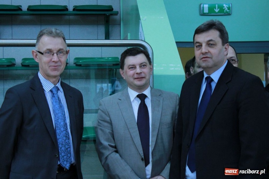 Zdjęcie w galerii na portalu naszraciborz.pl: Puchar komendanta w rękach PAKON-u wiadomości z regionu