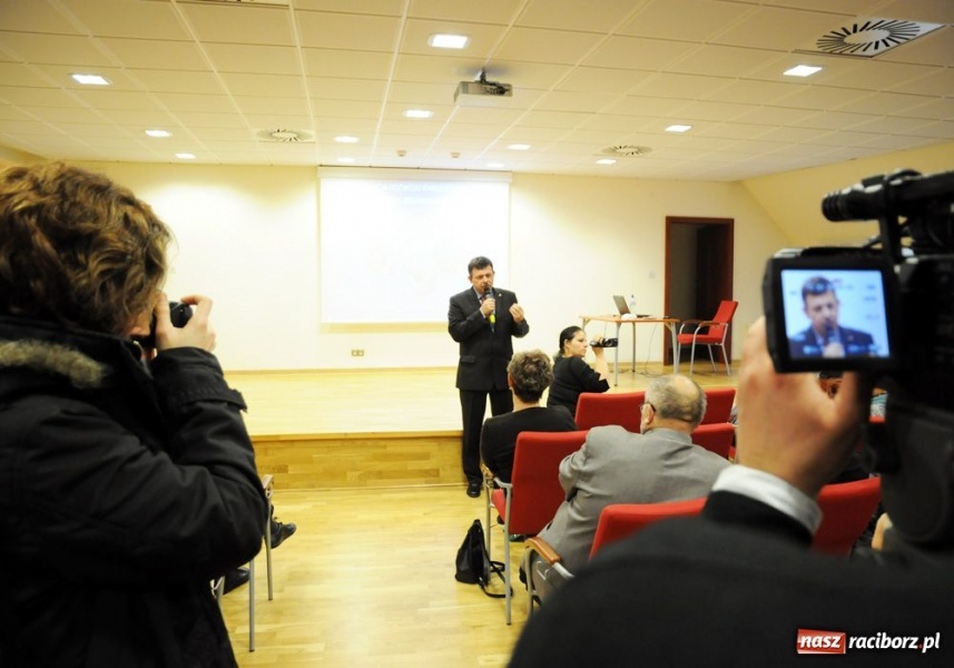 Zdjęcie w galerii na portalu naszraciborz.pl: Sztuczne serce pokazano na zamku wiadomości z regionu