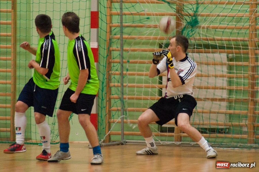 Zdjęcie w galerii na portalu naszraciborz.pl: Pędzące Byki na kolanach wiadomości z regionu