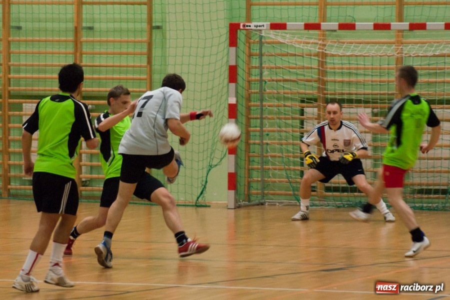 Zdjęcie w galerii na portalu naszraciborz.pl: Pędzące Byki na kolanach wiadomości z regionu