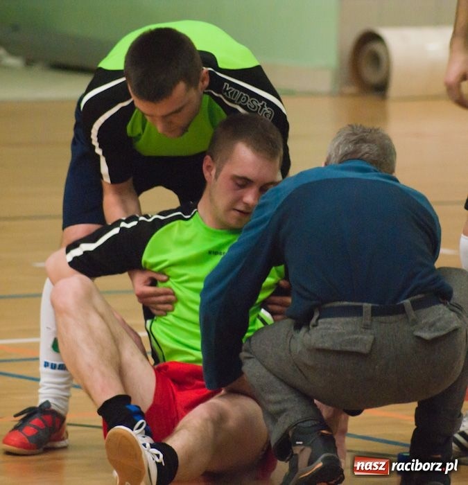 Zdjęcie w galerii na portalu naszraciborz.pl: Pędzące Byki na kolanach wiadomości z regionu