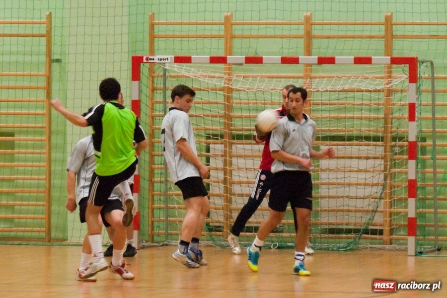 Zdjęcie w galerii na portalu naszraciborz.pl: Pędzące Byki na kolanach wiadomości z regionu