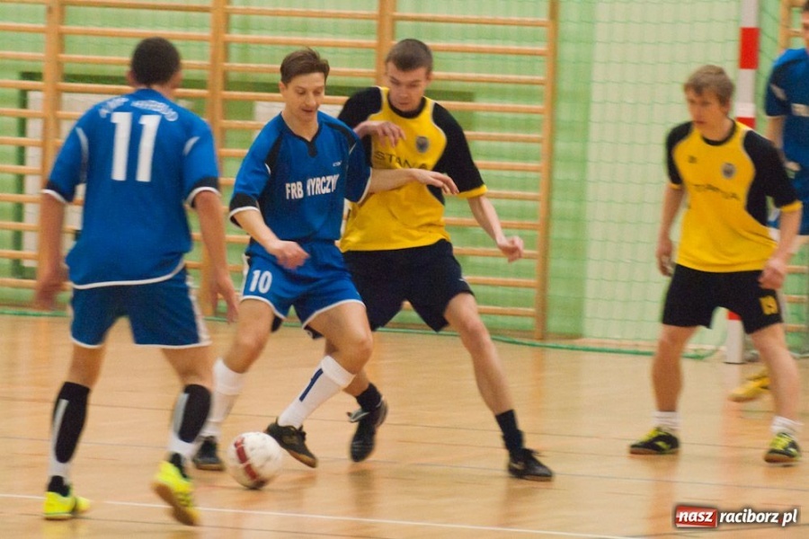 Zdjęcie w galerii na portalu naszraciborz.pl: Pędzące Byki na kolanach wiadomości z regionu