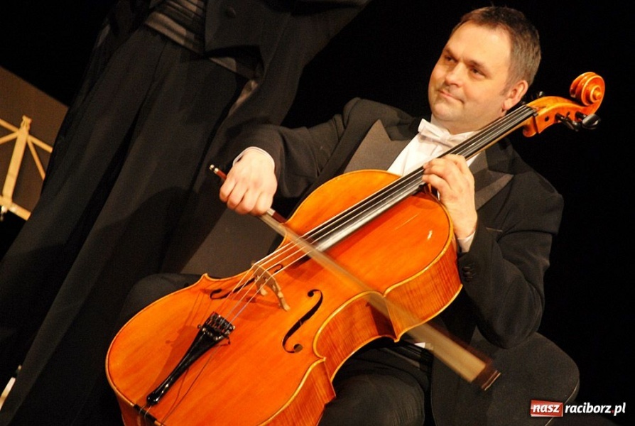 Zdjęcie w galerii na portalu naszraciborz.pl: Zastrzyk humoru z grupą MoCarta wiadomości z regionu