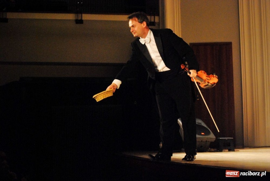 Zdjęcie w galerii na portalu naszraciborz.pl: Zastrzyk humoru z grupą MoCarta wiadomości z regionu