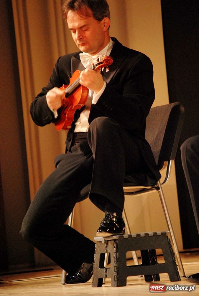 Zdjęcie w galerii na portalu naszraciborz.pl: Zastrzyk humoru z grupą MoCarta wiadomości z regionu