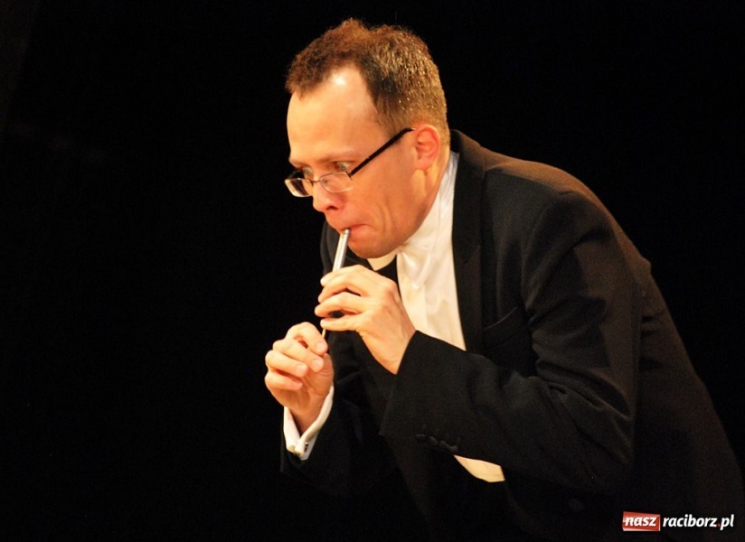 Zdjęcie w galerii na portalu naszraciborz.pl: Zastrzyk humoru z grupą MoCarta wiadomości z regionu