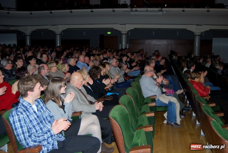 Zdjęcie w galerii na portalu naszraciborz.pl: Zastrzyk humoru z grupą MoCarta wiadomości z regionu