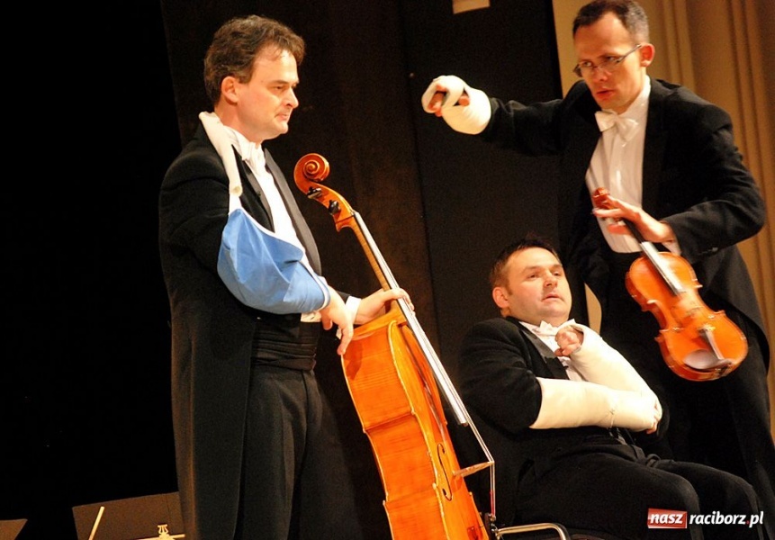 Zdjęcie w galerii na portalu naszraciborz.pl: Zastrzyk humoru z grupą MoCarta wiadomości z regionu