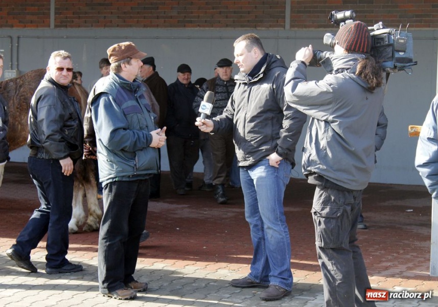 Zdjęcie w galerii na portalu naszraciborz.pl: Targ ruszył. Bez żadnych protestów wiadomości z regionu