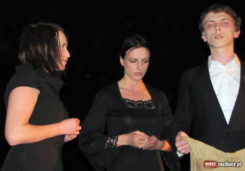 Zdjęcie w galerii na portalu naszraciborz.pl: Śmierć na deskach Strzechy wiadomości z regionu