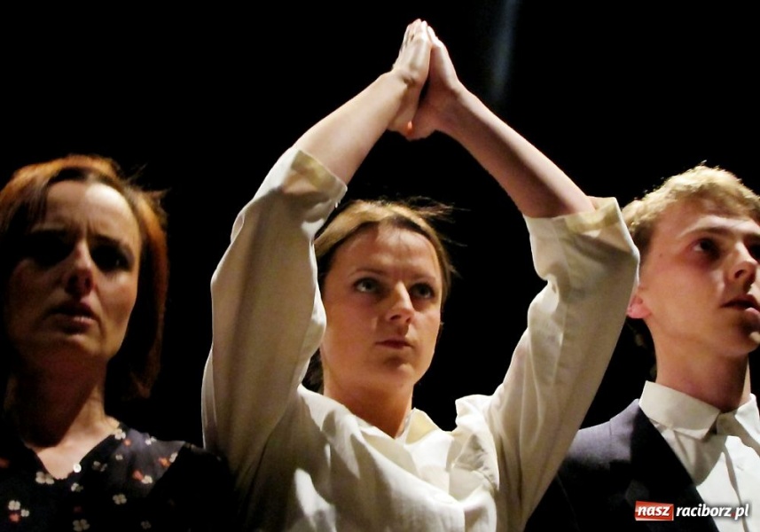 Zdjęcie w galerii na portalu naszraciborz.pl: Śmierć na deskach Strzechy wiadomości z regionu