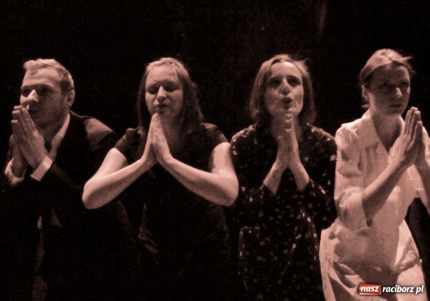 Zdjęcie w galerii na portalu naszraciborz.pl: Śmierć na deskach Strzechy wiadomości z regionu