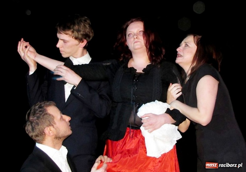 Zdjęcie w galerii na portalu naszraciborz.pl: Śmierć na deskach Strzechy wiadomości z regionu