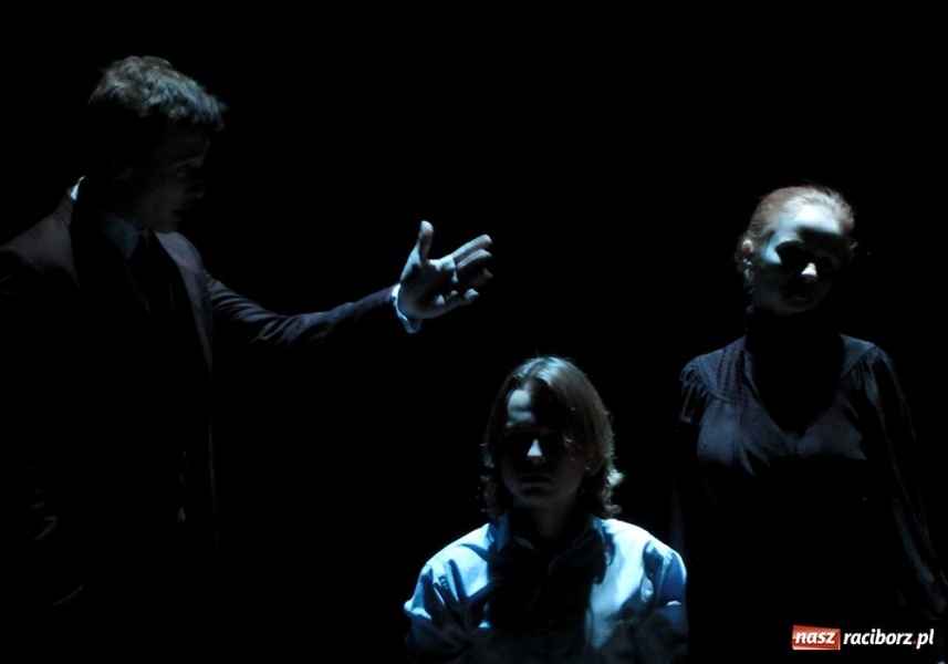 Zdjęcie w galerii na portalu naszraciborz.pl: Młodzi zagrali Gombrowicza wiadomości z regionu