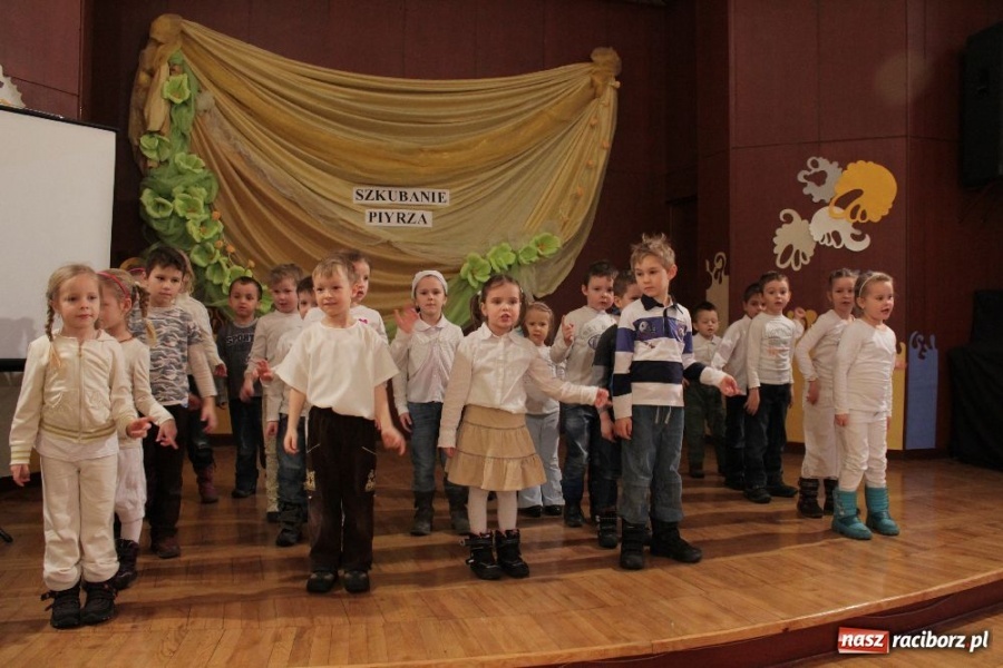 Zdjęcie w galerii na portalu naszraciborz.pl: I znów leciało pierze... wiadomości z regionu