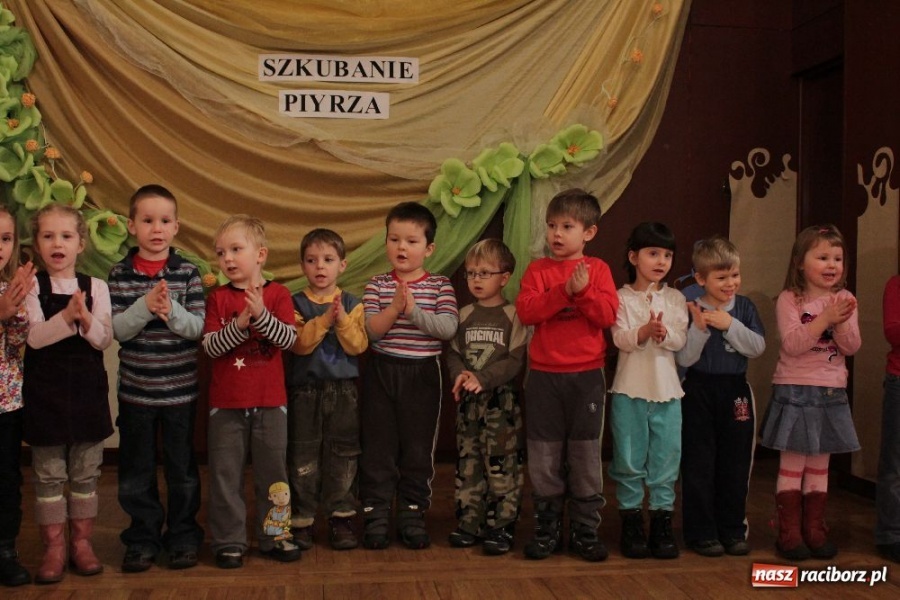 Zdjęcie w galerii na portalu naszraciborz.pl: I znów leciało pierze... wiadomości z regionu