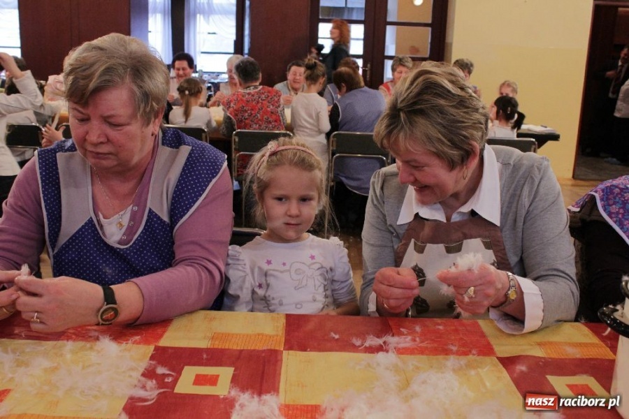 Zdjęcie w galerii na portalu naszraciborz.pl: I znów leciało pierze... wiadomości z regionu