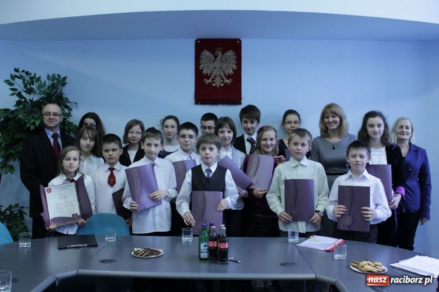 Zdjęcie w galerii na portalu naszraciborz.pl: Najlepsi uczniowie nagrodzeni wiadomości z regionu