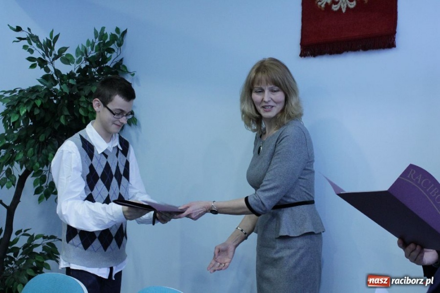 Zdjęcie w galerii na portalu naszraciborz.pl: Najlepsi uczniowie nagrodzeni wiadomości z regionu