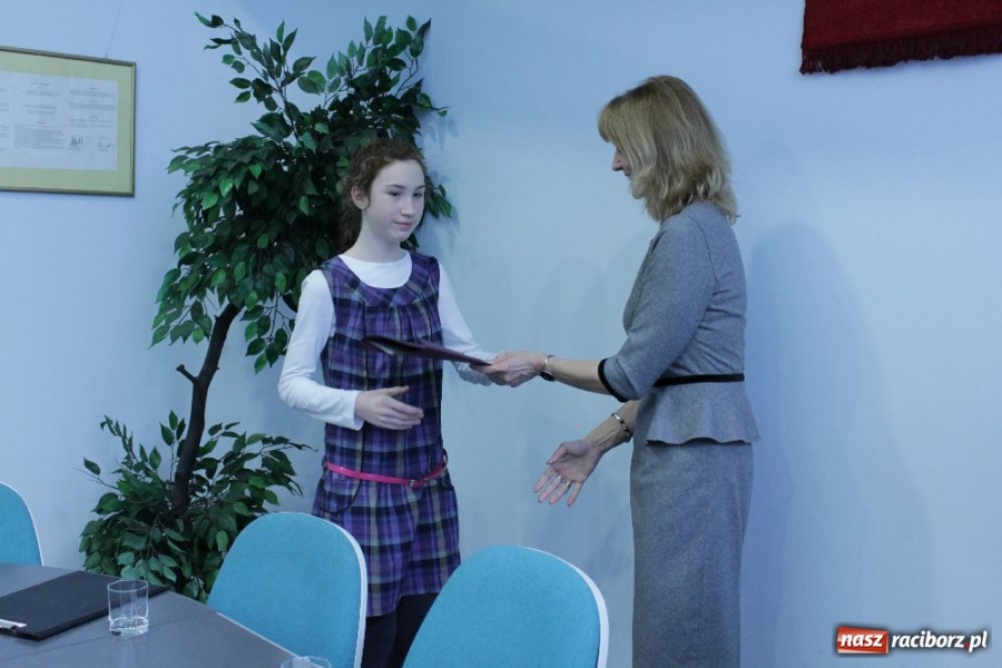 Zdjęcie w galerii na portalu naszraciborz.pl: Najlepsi uczniowie nagrodzeni wiadomości z regionu