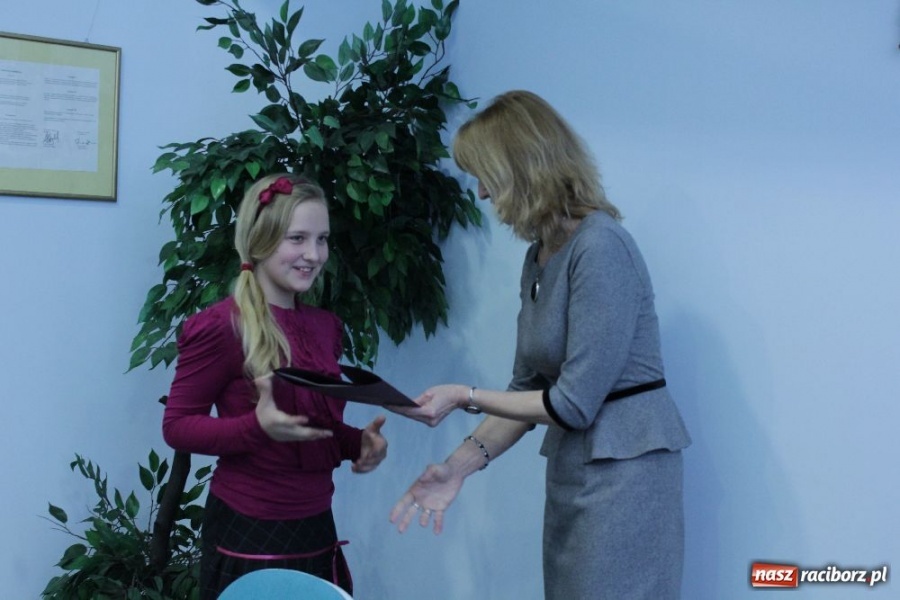 Zdjęcie w galerii na portalu naszraciborz.pl: Najlepsi uczniowie nagrodzeni wiadomości z regionu