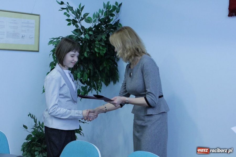 Zdjęcie w galerii na portalu naszraciborz.pl: Najlepsi uczniowie nagrodzeni wiadomości z regionu