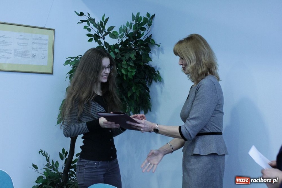 Zdjęcie w galerii na portalu naszraciborz.pl: Najlepsi uczniowie nagrodzeni wiadomości z regionu
