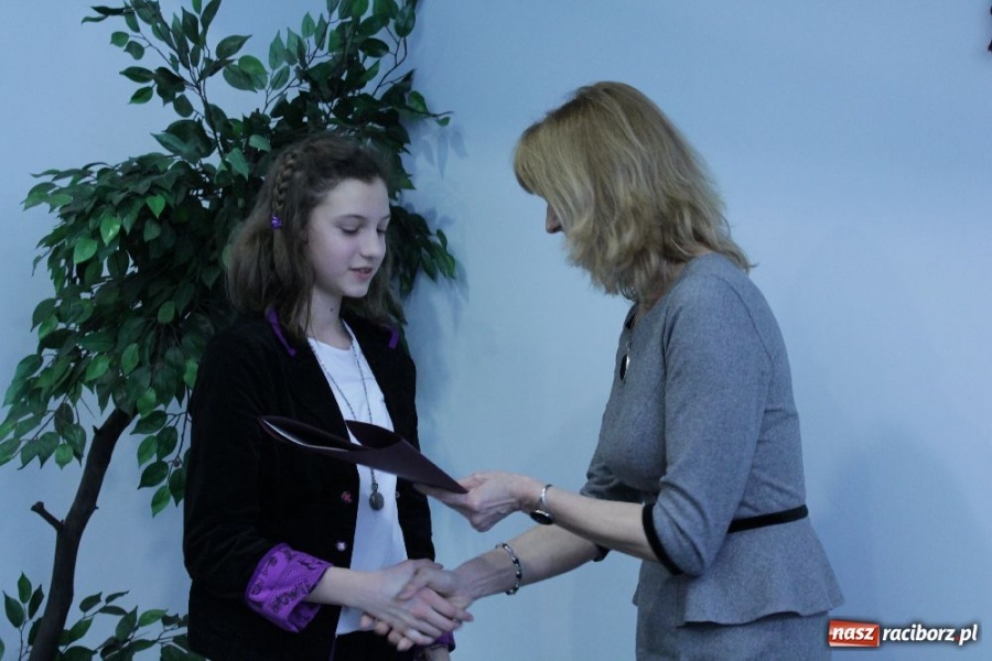 Zdjęcie w galerii na portalu naszraciborz.pl: Najlepsi uczniowie nagrodzeni wiadomości z regionu