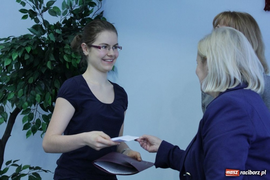 Zdjęcie w galerii na portalu naszraciborz.pl: Najlepsi uczniowie nagrodzeni wiadomości z regionu