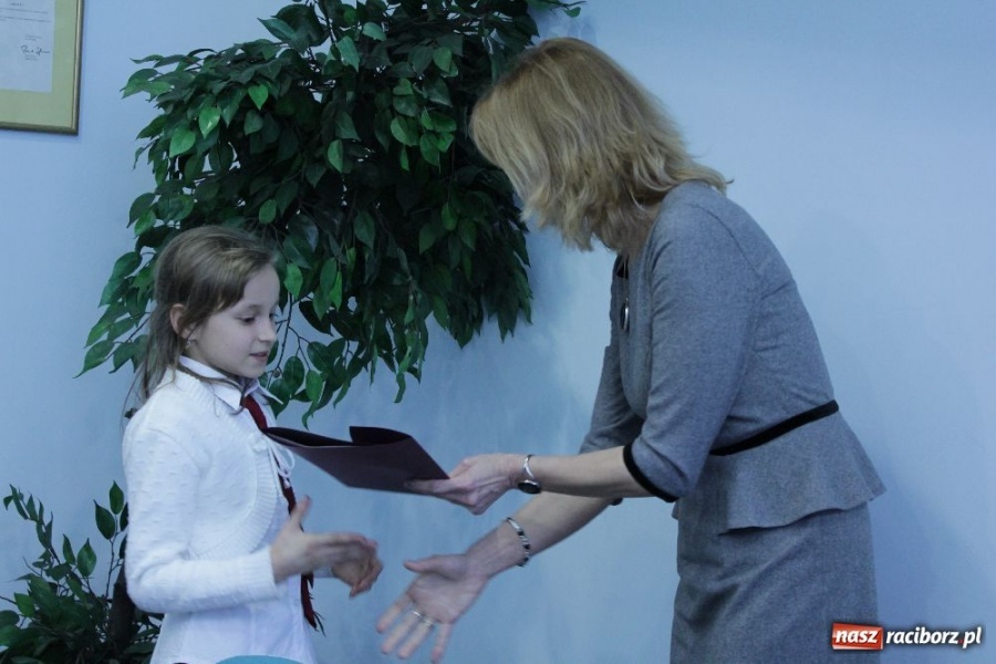 Zdjęcie w galerii na portalu naszraciborz.pl: Najlepsi uczniowie nagrodzeni wiadomości z regionu