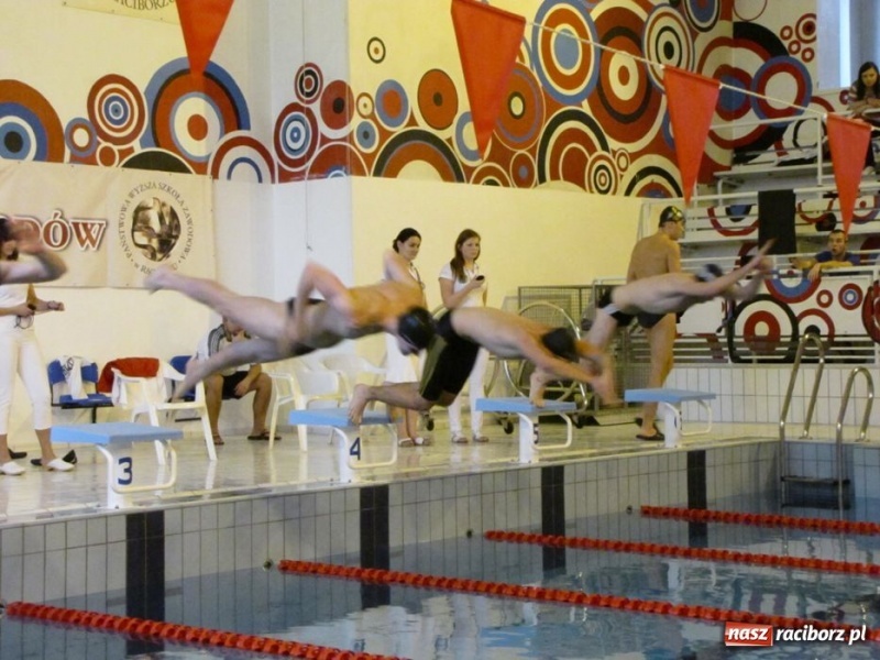 Zdjęcie w galerii na portalu naszraciborz.pl: Studenci PWSZ na podium wiadomości z regionu